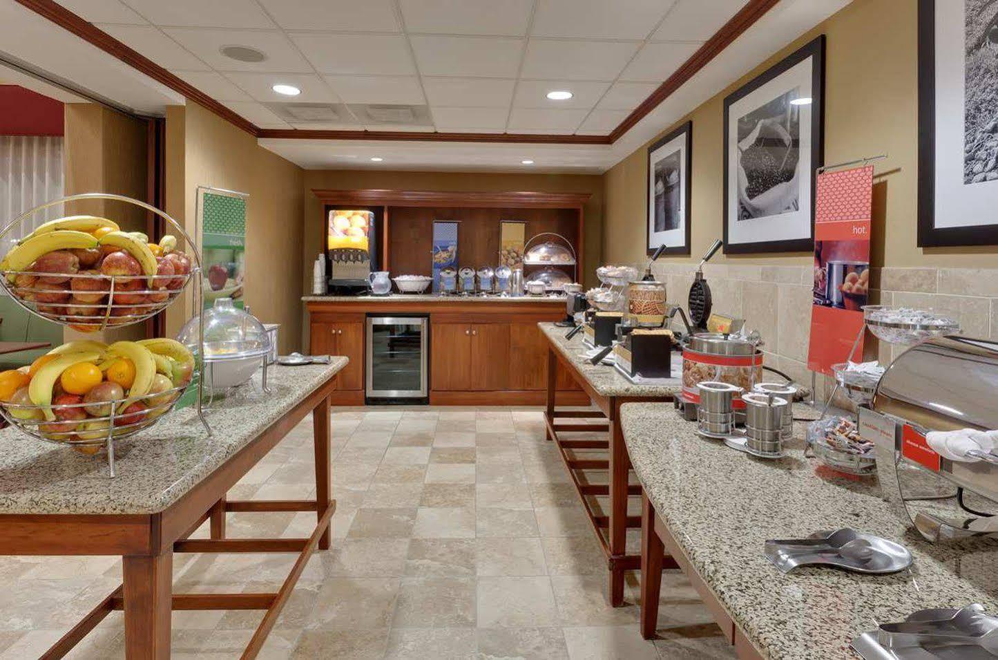 Hampton Inn & Suites Windsor-Sonoma Wine Country Екстериор снимка