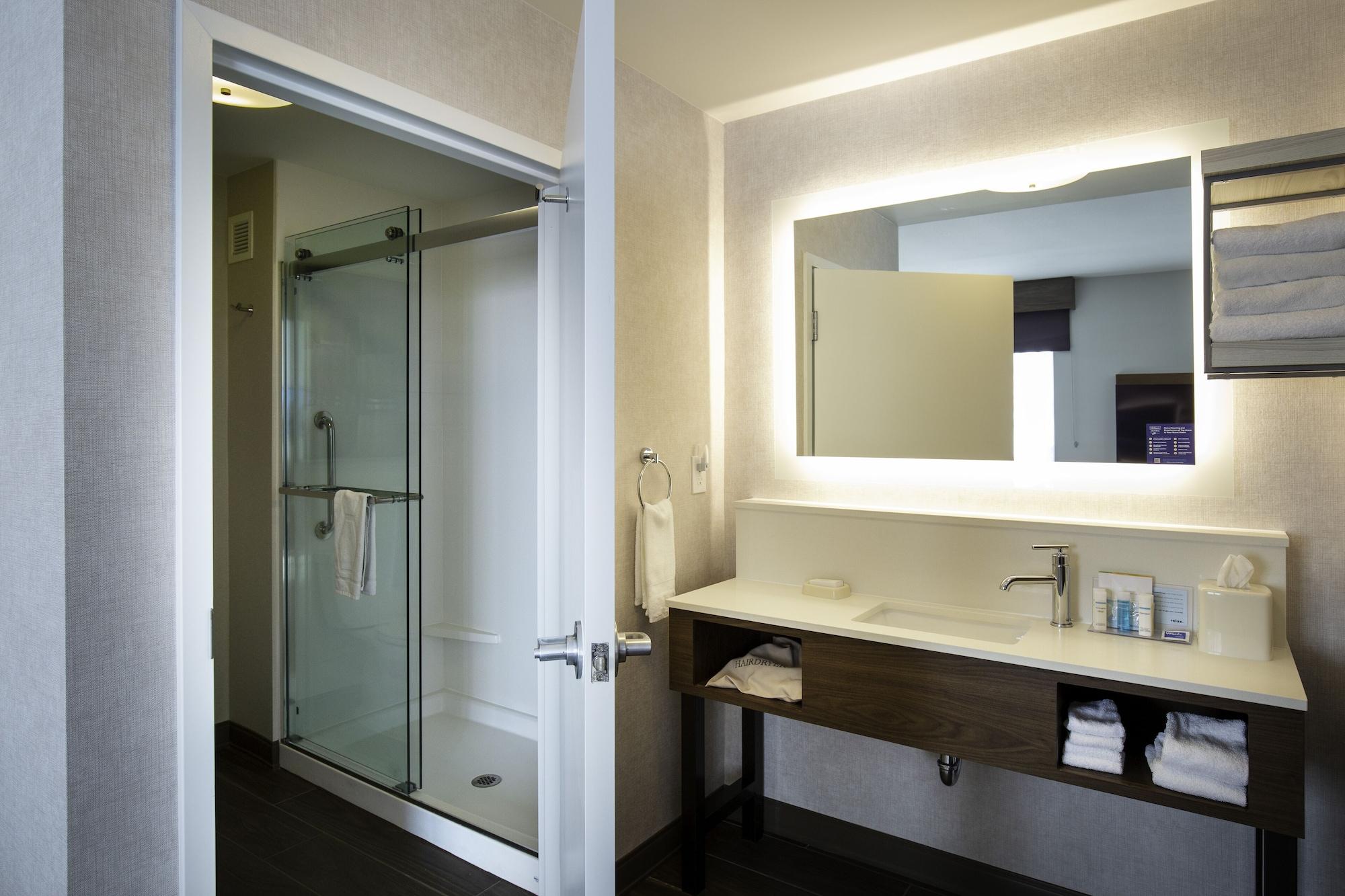 Hampton Inn & Suites Windsor-Sonoma Wine Country Екстериор снимка
