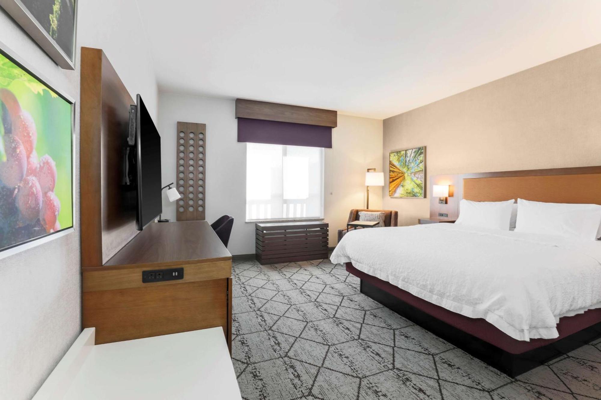 Hampton Inn & Suites Windsor-Sonoma Wine Country Екстериор снимка
