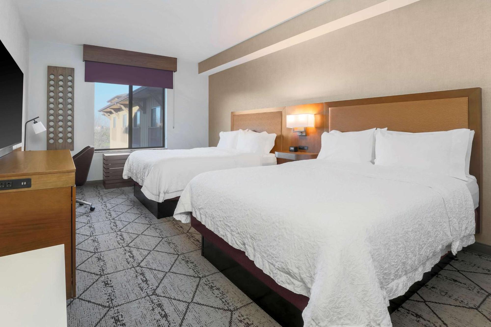 Hampton Inn & Suites Windsor-Sonoma Wine Country Екстериор снимка