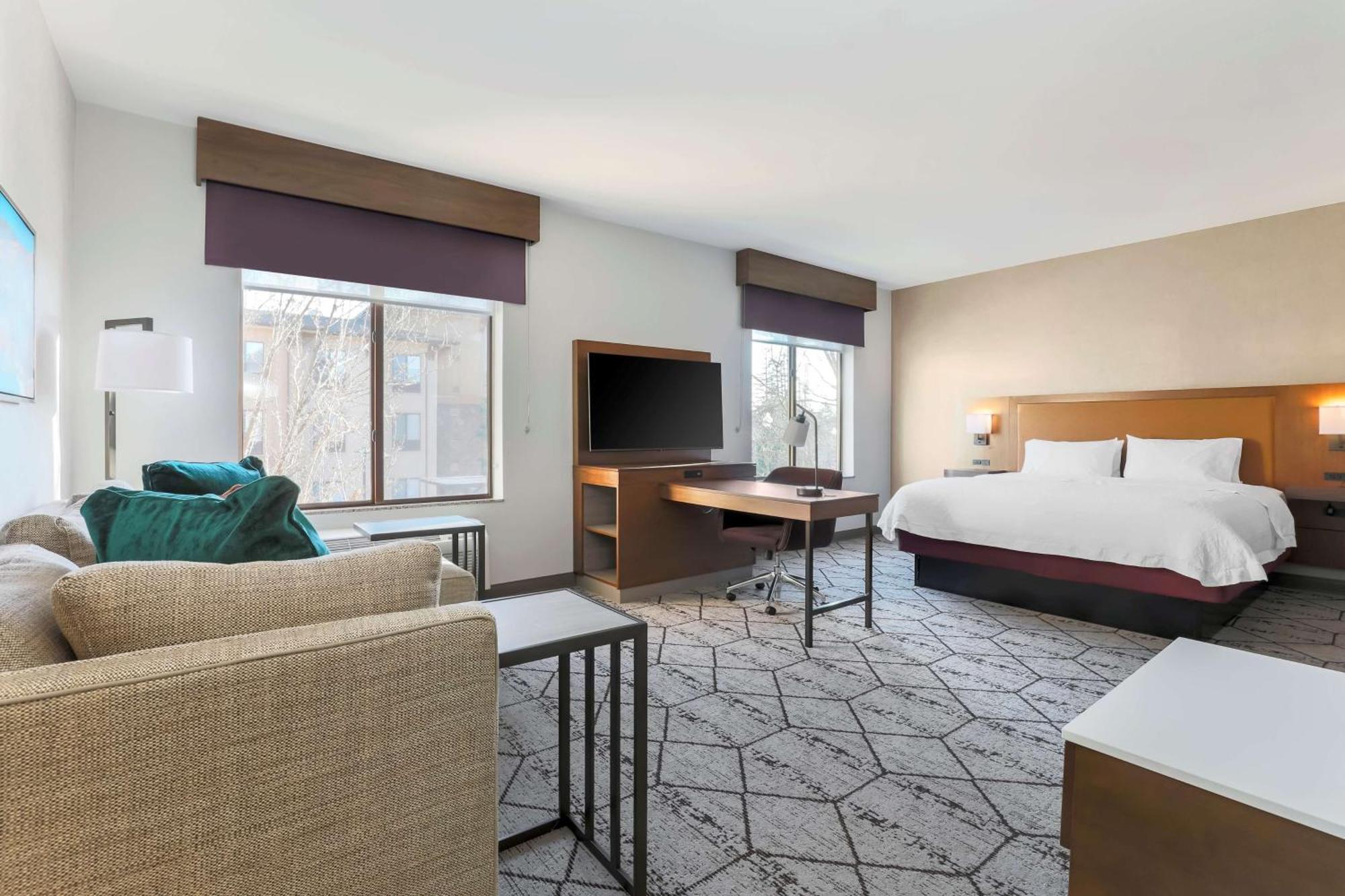 Hampton Inn & Suites Windsor-Sonoma Wine Country Екстериор снимка