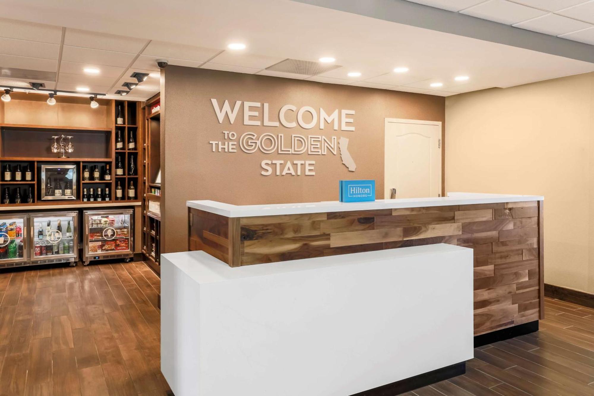 Hampton Inn & Suites Windsor-Sonoma Wine Country Екстериор снимка