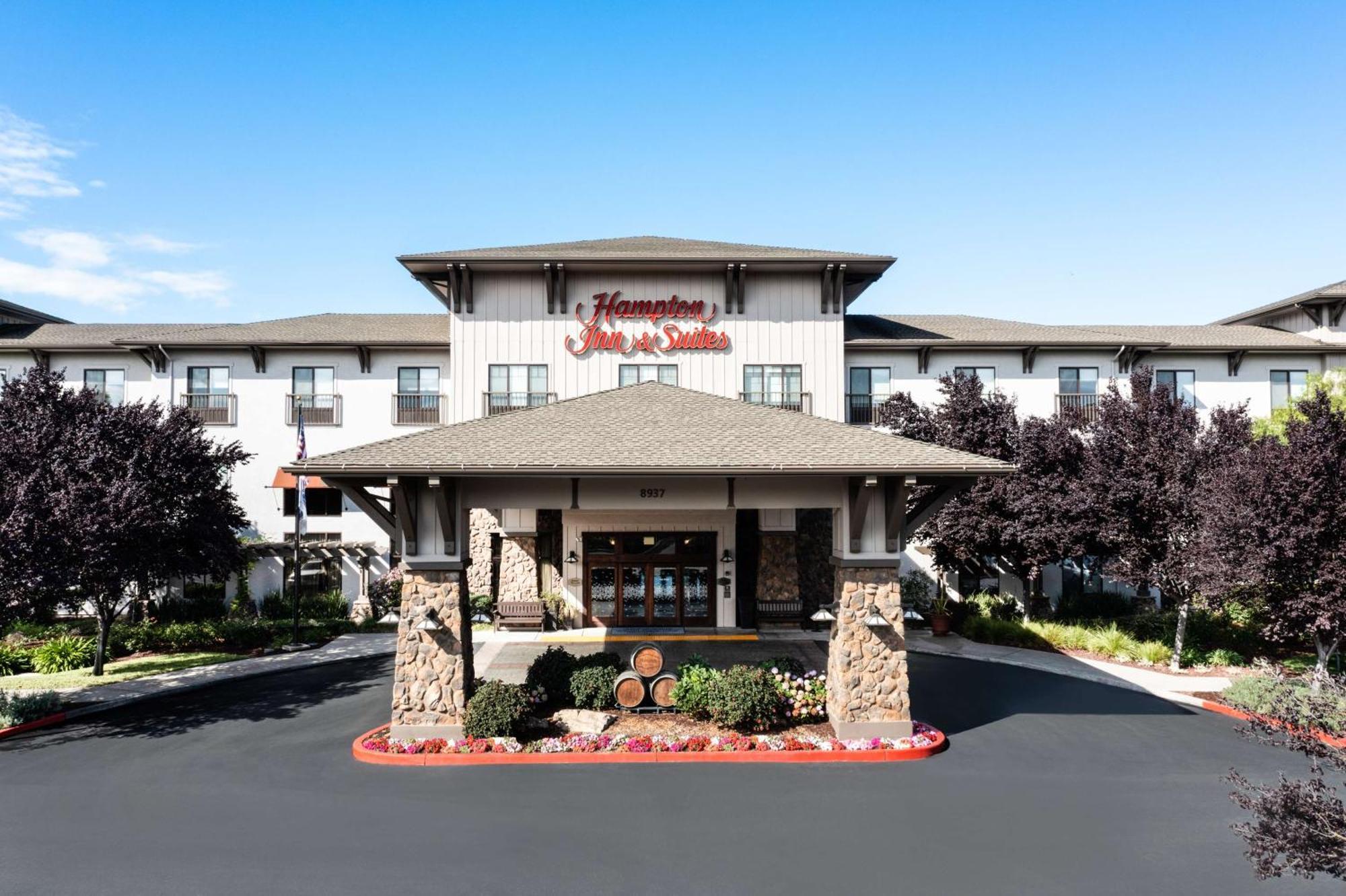 Hampton Inn & Suites Windsor-Sonoma Wine Country Екстериор снимка
