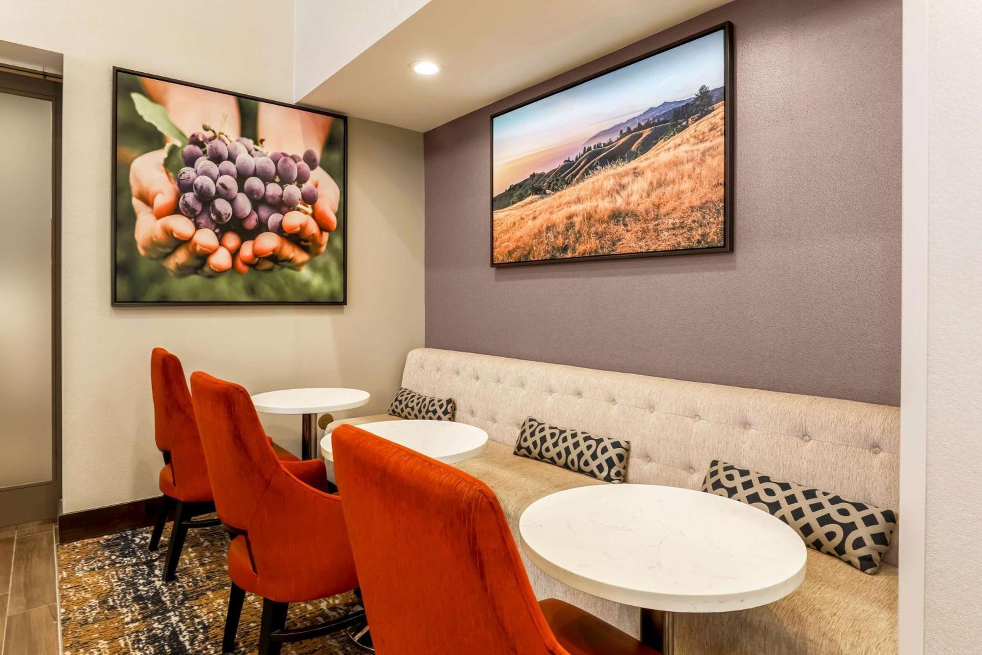 Hampton Inn & Suites Windsor-Sonoma Wine Country Екстериор снимка