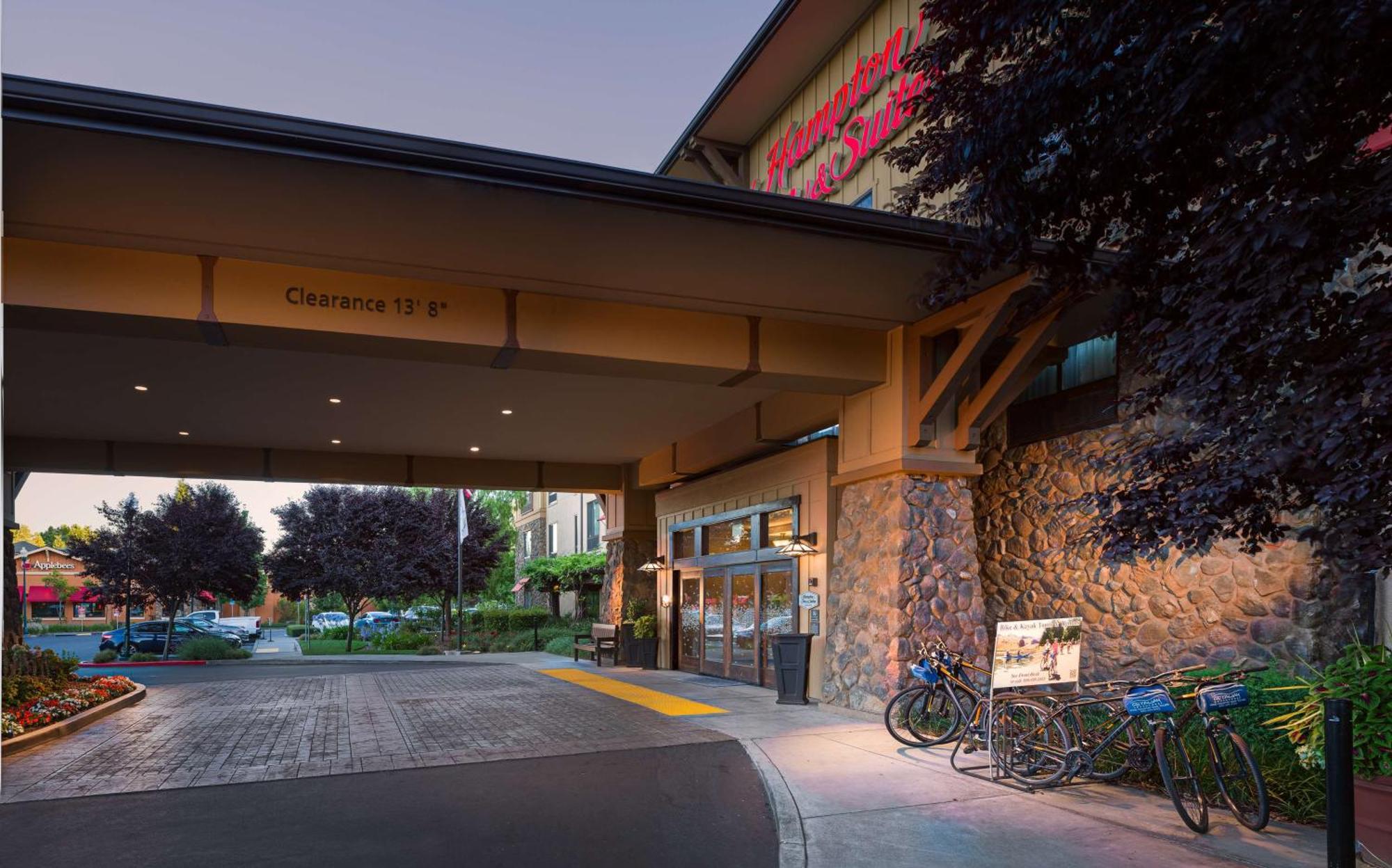 Hampton Inn & Suites Windsor-Sonoma Wine Country Екстериор снимка