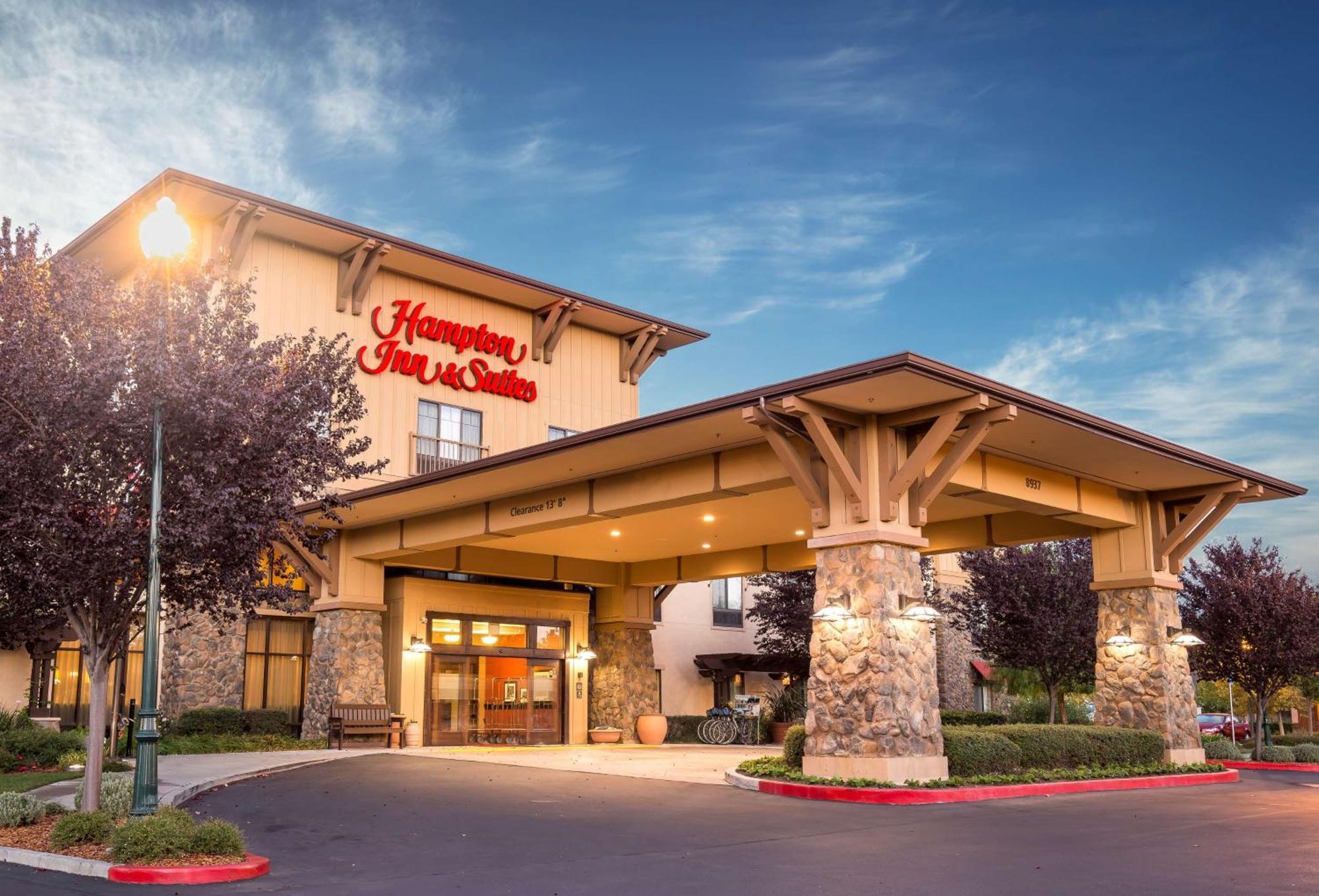 Hampton Inn & Suites Windsor-Sonoma Wine Country Екстериор снимка