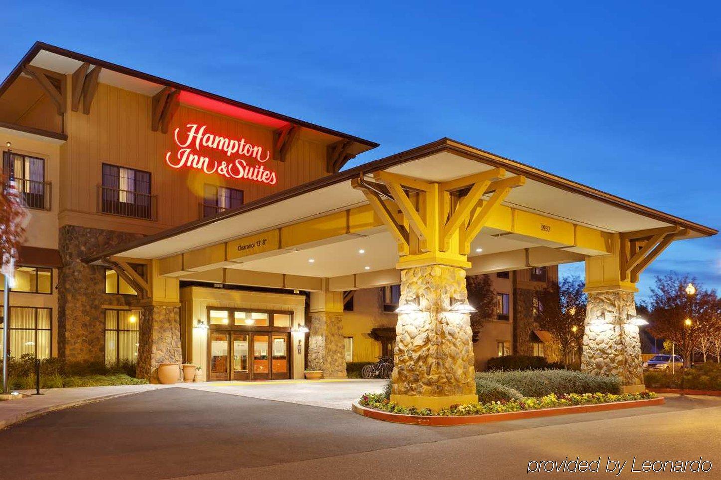 Hampton Inn & Suites Windsor-Sonoma Wine Country Екстериор снимка