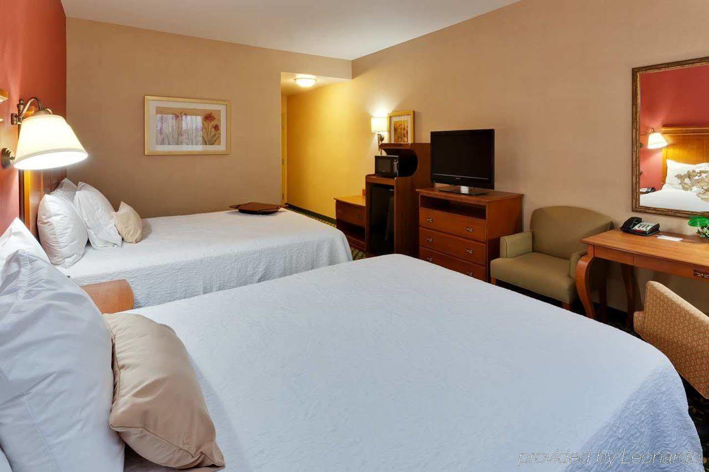 Hampton Inn & Suites Windsor-Sonoma Wine Country Екстериор снимка