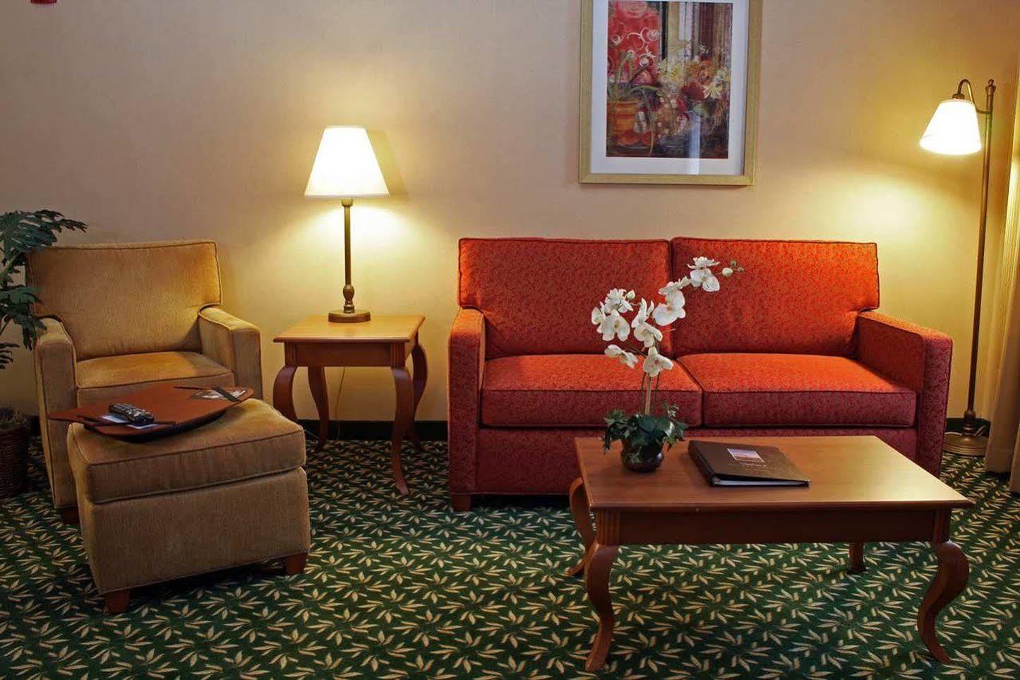 Hampton Inn & Suites Windsor-Sonoma Wine Country Екстериор снимка