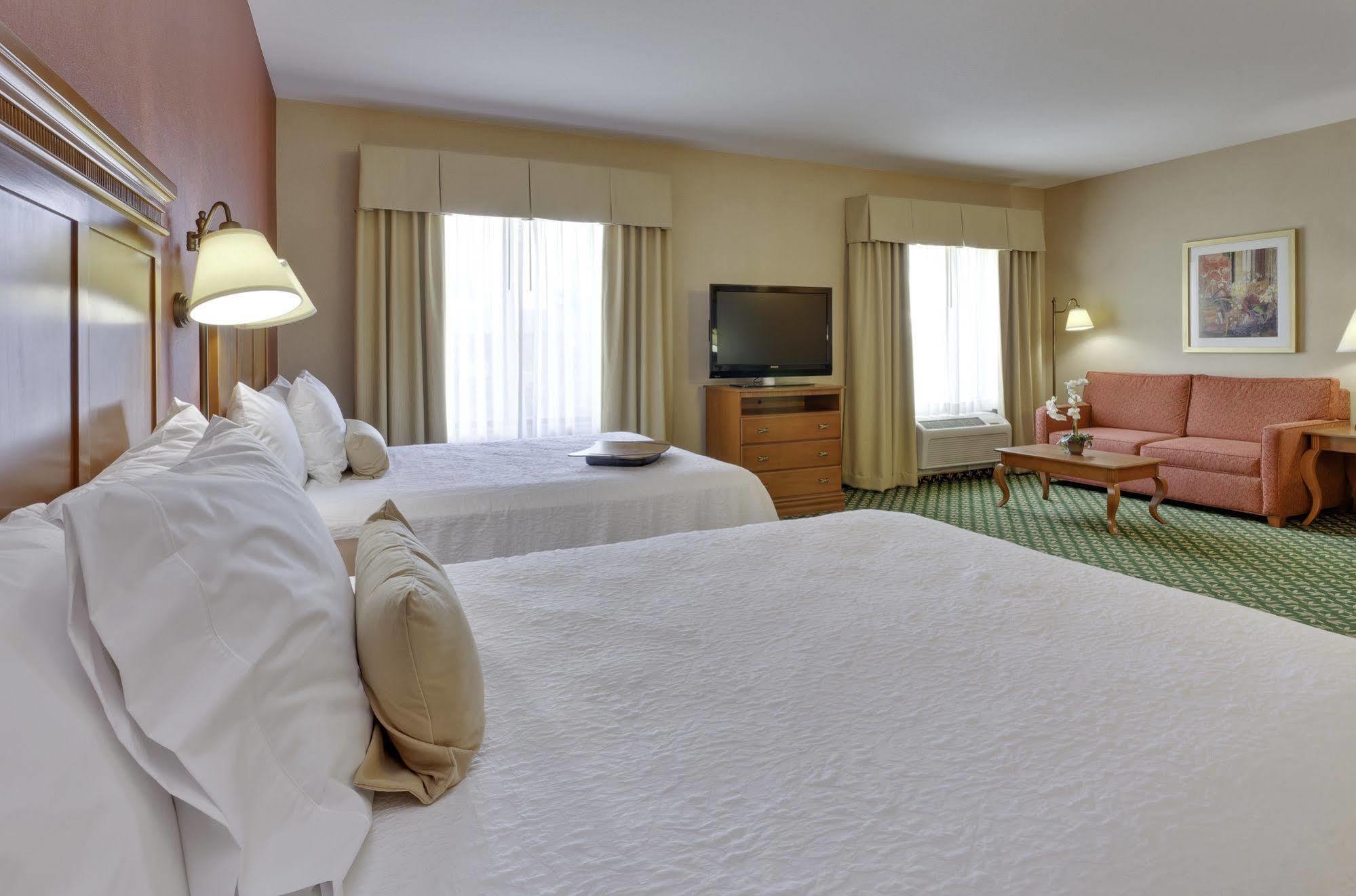 Hampton Inn & Suites Windsor-Sonoma Wine Country Екстериор снимка