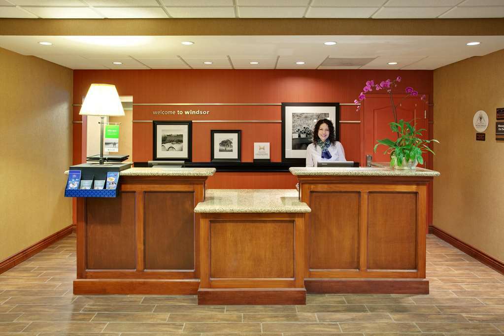 Hampton Inn & Suites Windsor-Sonoma Wine Country Интериор снимка